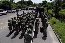 Binh sỹ Mexico được triển khai gần biên giới Guatemala. (Nguồn: AP)