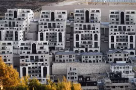 Khu định cư Givat Zeev của Israel đang được xây dựng gần thành phố Ramallah, Bờ Tây. (Ảnh: AFP/TTXVN)