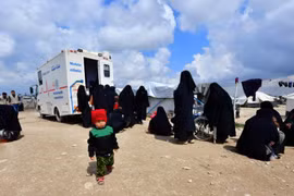 Bé gái 3 tuổi là con của một gia đình thánh chiến ở Syria. (Nguồn: AFP)