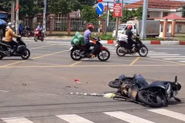 Môtô va chạm với xe khách, hai thiếu niên 14 tuổi tử vong tại chỗ