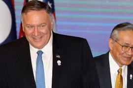 Ngoại trưởng Mỹ Mike Pompeo (trái) và người đồng cấp Thái Lan Don Pramudwinai tại Bangkok ngày 1/8. (Nguồn: AP) 