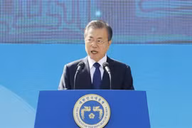 Tổng thống Hàn Quốc Moon Jae-in phát biểu tại Trường đại học Kyungnam ở Changwon, Hàn Quốc, ngày 16/10. (Ảnh: Yonhap/TTXVN)