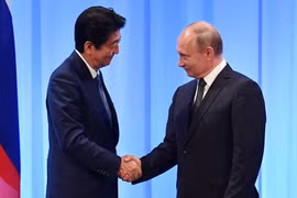 Tổng thống Nga Putin và Thủ tướng Nhật Bản Abe. (Nguồn: Reuters)