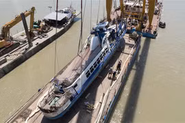 Du thuyền Người cá được trục vớt sau một thời gian bị chìm dưới sông Danube ở Budapest, Hungary, ngày 11/6/2019. (Ảnh: THX/TTXVN)