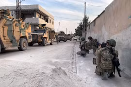 Binh sỹ Thổ Nhĩ Kỳ triển khai tại Tal Abyad, miền bắc Syria ngày 18/10. (Ảnh: THX/TTXVN)