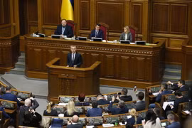Tổng Thư ký NATO Jens Stoltenberg (giữa) phát biểu tại Quốc hội Ukraine ở Kiev ngày 31/10/2019. (Ảnh: THX/TTXVN)