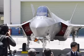 Máy bay chiến đấu F-35 được giới thiệu tại Toyoyama, Nagoya, Nhật Bản. (Ảnh: Kyodo/TTXVN)