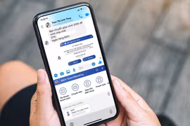 Người dùng thanh toán hóa đơn mua hàng online một cách nhanh chóng ngay khi đang trò chuyện trên ứng dụng chat. (Ảnh: Vietnam+)