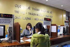 Thay vì phải tới cơ quan thuế trực tiếp khai thuế rồi tới ngân hàng nộp thuế, các cá nhân có tài sản cho thuê có thể thực hiện khai, nộp thuế điện tử. (Ảnh: PV//Vietnam+)
