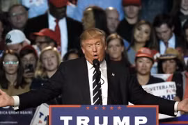 Ông Donald Trump phát biểu tại Grand Rapids ngày 8/11. (Nguồn: AP/TTXVN) 