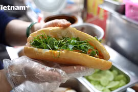 Bánh mỳ không chỉ đơn thuần là một món ăn, mà nó còn gói ghém vào đó những tinh hoa ẩm thực riêng biệt, góp phần tô đậm nét đặc sắc của ẩm thực Việt Nam trên bản đồ thế giới.