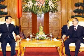 Phó Thủ tướng Nguyễn Thiện Nhân tiếp Phó Tỉnh trưởng tỉnh Vân Nam, Trung Quốc Lưu Tuệ Yến. (Ảnh: Doãn Tấn/TTXVN)
