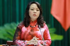 Bộ trưởng Y tế Nguyễn Thị Kim Tiến trả lời chất vấn Quốc hội. (Ảnh: Nhan Sáng/TTXVN)