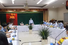 Đoàn công tác Bộ Y tế làm việc với UBND tỉnh Đồng Nai. (Ảnh: Lê Xuân/TTXVN)