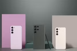 Mẫu điện thoại Galaxy S23 của Samsung được giới thiệu tại sự kiện Unpacked ở San Francisco, Mỹ ngày 1/2/2023. (Ảnh: Yonhap/TTXVN)