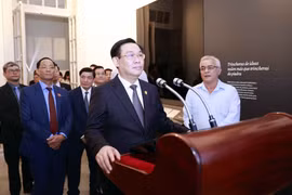 Chủ tịch Quốc hội Vương Đình Huệ phát biểu tại Trung tâm Fidel Castro Ruz. (Ảnh: Doãn Tấn/TTXVN)