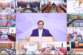 Thủ tướng Phạm Minh Chính chủ trì phiên họp trực tuyến tại điểm cầu Chính phủ. (Ảnh: Dương Giang/TTXVN)