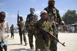 Các tay súng trẻ em của CJTF. (Nguồn: thewillnigeria.com)