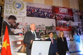 Ngài Konstantin Vnukov phát biểu tại lễ kỷ niệm 15 năm thành lập Trung tâm Khoa học và Văn hóa Nga. (Ảnh: Thanh Tùng/TTXVN)