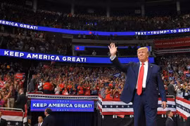 Tổng thống Mỹ Donald Trump trong chiến dịch vận động tái tranh cử tổng thống tại Orlando, Florida, Mỹ ngày 18/6. (Ảnh: AFP/TTXVN)