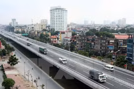 Đường vành đai 3 dưới thấp được đề xuất xén dải phân cách để mở rộng làn đường, giảm ùn tắc giao thông. (Ảnh: Huy Hùng/TTXVN)
