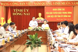 Phó trưởng Ban thường trực Ban Tuyên giáo Trung ương Lại Xuân Môn phát biểu tại buổi làm việc. (Ảnh: TTXVN phát)