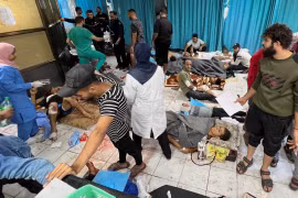 Bệnh nhân tại bệnh viện của Indonesia ở Jabaliya. (Nguồn: Reuters)