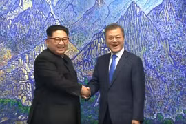 [Video] Ông Kim Jong-un mời Tổng thống Moon Jae-in thăm Triều Tiên