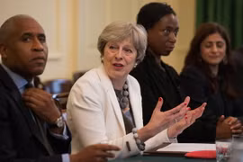 Thủ tướng Anh Theresa May (thứ 2, trái) trong cuộc họp nội các ở London. (Nguồn: AFP/TTXVN)