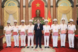  Ngày 11/7/2017, Chủ tịch nước Trần Đại Quang gặp mặt thân mật Đoàn đại biểu thương binh, thân nhân liệt sĩ, Anh hùng lực lượng vũ trang nhân dân và điển hình tiên tiến trong lực lượng Cảnh sát nhân dân. (Ảnh: Nhan Sáng/TTXVN)