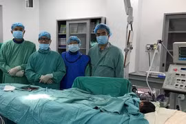 Đặt stent động mạch thành công, cứu sống bệnh nhi 1 ngày tuổi 