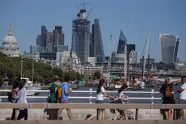 Các tòa nhà văn phòng ở thủ đô London, Anh. (Ảnh: AFP/TTXVN)