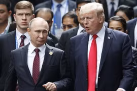 Tổng thống Nga Putin (phải) và Tổng thống Mỹ Donald Trump. (Nguồn: AFP/TTXVN)