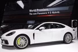 Mẫu xe Porsche Panamera Hybrid II tại Triển lãm. (Nguồn: magazine.bellesdemeures.com)