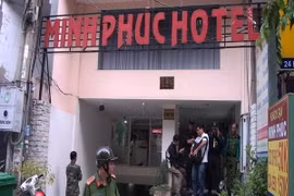 Công an Thành phố Hồ Chí Minh kiểm tra khách sạn Minh Phúc. (Ảnh: Thành Chung/TTXVN)