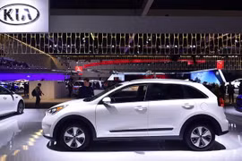Mẫu xe Kia Niro được giới thiệu tại Los Angeles, California, Mỹ ngày 29/11. (Nguồn: AFP/TTXVN)