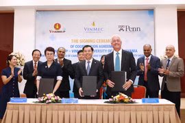 Đại học Pensylvania (Top 8 Đại học tinh hoa Mỹ) đã chính thức ký hợp tác trong vòng 5 năm với Tập đoàn Vingroup và Hệ thống Y tế Vinmec nhằm xây dựng các Trung tâm xuất sắc về tim mạch và ung bướu đầu tiên tại Việt Nam