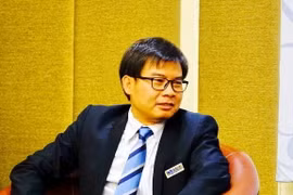 Tiến sỹ Chheang Vannarith (trái) - Chủ tịch Viện Tầm nhìn châu Á (AVI) . (Ảnh: Trần Long/TTXVN)