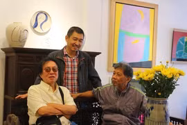 Nhà văn Nguyễn Huy Thiệp ra đi sau một năm chống chọi với tai biến. Ảnh từ trái qua phải: Đạo diễn Đặng Nhật Minh, hoạ sỹ Lê Thiết Cương và nhà văn Nguyễn Huy Thiệp. (Ảnh: Hai An/Vietnam+)