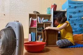 Hà Nội: Sinh viên ở trọ vật vã ôn thi trong ‘chảo lửa’ mùa hè. (Ảnh: Minh Anh/Vietnam+)