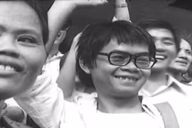 Những gương mặt hân hoan của tháng Năm, phim tài liệu Đặng Nhật Minh Tháng Năm - Những gương mặt. (Ảnh chụp từ phim)