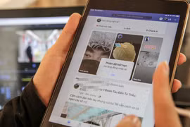 Một số người dùng bị đăng xuất khỏi tài khoản Facebook. (Ảnh: Minh Sơn/Vietnam+)
