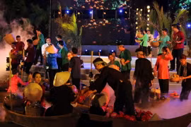 Chương trình nghệ thuật tổng hợp với hoạt cảnh sân khấu Khám phá đất phương Nam. (Ảnh: Lê Huy Hải/TTXVN)
