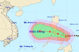 Bão Hagupit đổi hướng di chuyển theo hướng Tây và diễn biến phức tạp