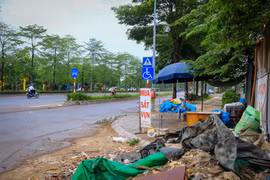 [Photo] Đại lộ nghìn tỷ ở Thủ đô nhếch nhác sau 3 năm sử dụng