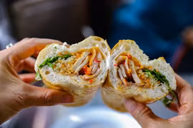 Bánh mỳ Việt Nam - 'hoa hậu' trong danh mục ẩm thực đường phố 
