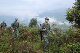 Cán bộ chiến sỹ Bộ đội Biên phòng đồn Pa Tần tăng cường tuần tra kiểm soát phòng chống tội phạm về ma túy trên địa bàn xã Pa Tần, huyện Sìn Hồ, Lai Châu. (Ảnh minh họa: Quý Trung/TTXVN)