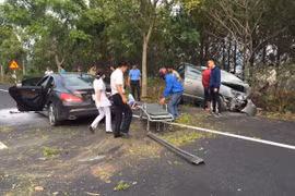 Hiện trường vụ tai nạn giao thông trên cao tốc Liên Khương-Đà Lạt chiều 22/3. (Ảnh: Nguyễn Dũng/TTXVN)