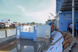 Hiện trường vụ sạt lở bờ sông Cái Sắn đoạn qua phường Thới Thuận xảy ra ngày 29/4, ảnh hưởng nhà của 2 hộ dân. (Ảnh: TTXVN phát)