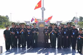 Bộ đội Biên Phòng Việt Nam và Lực lượng Hiến binh, Lục quân Campuchia tại Cột mốc 171 Cửa khẩu Quốc tế Mộc Bài-Bavet. (Ảnh: Minh Phú/TTXVN)